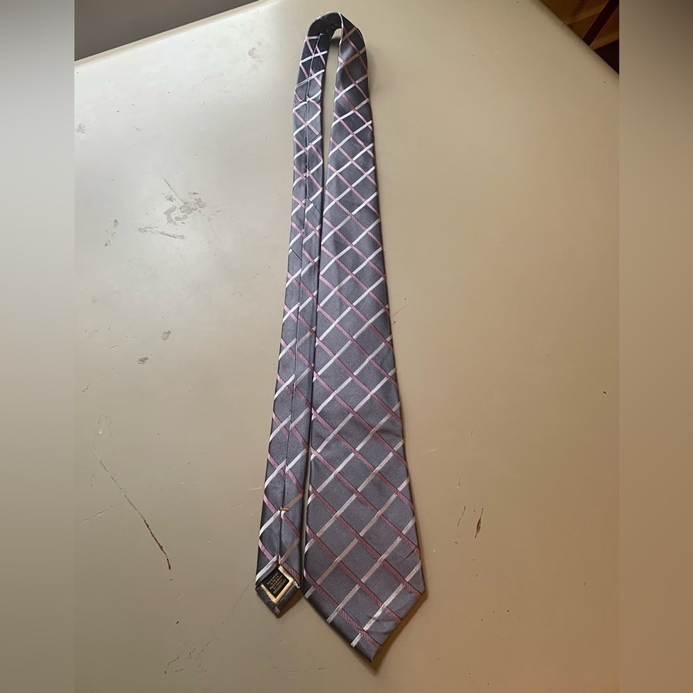 PRESIDENT DONALD J TRUMP SIGNATURE COLLECTION‎ TIE PINK & GREY  Necktie EUC